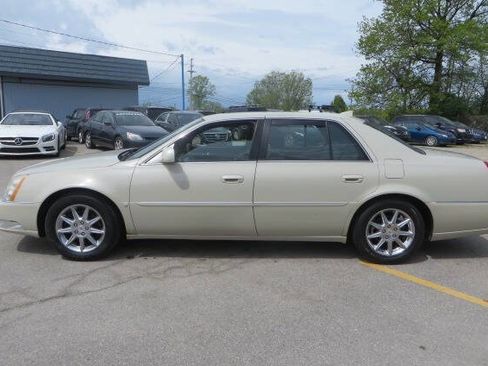 Used 2010 Cadillac DTS Luxury FWD image 2