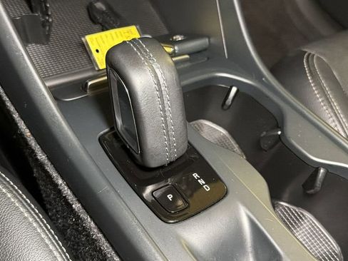 Used 2021 Volvo XC40 T5 Momentum w/ Premium Package image 29