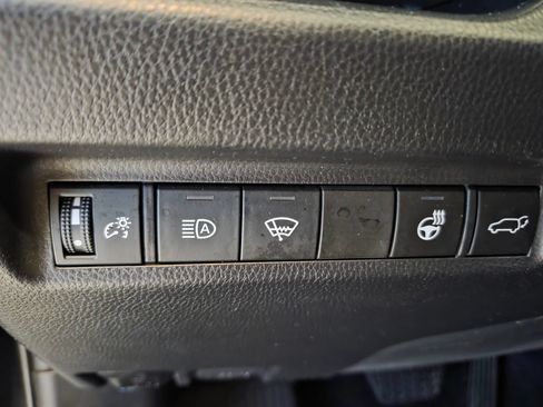 Used 2022 Toyota RAV4 XLE Premium AWD/4WD image 33