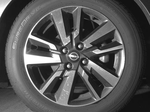 Used 2025 Nissan Versa SV FWD image 13