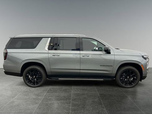 New 2026 Chevrolet Suburban Premier image 8