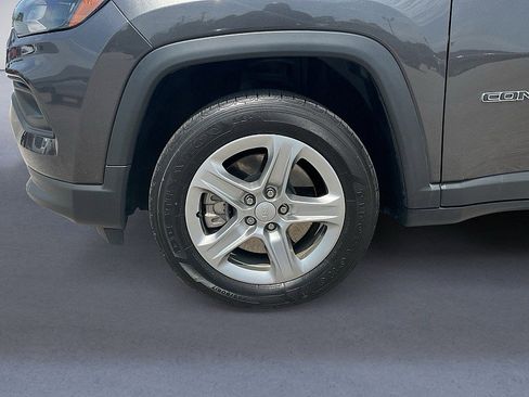 Used 2023 Jeep Compass Latitude AWD/4WD image 15