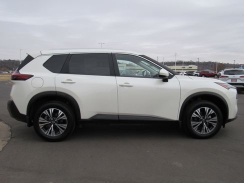 Used 2023 Nissan Rogue SV w/ SV Premium B Package image 5