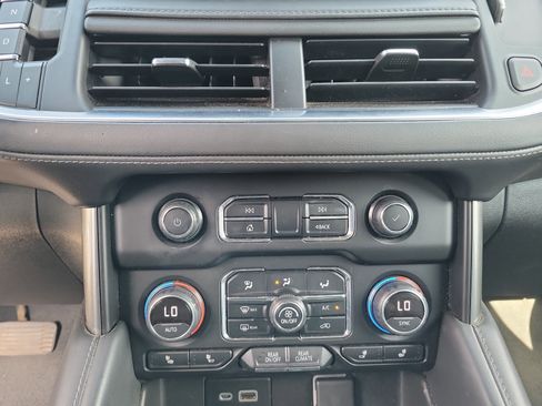 Used 2021 Chevrolet Tahoe Z71 w/ Luxury Package image 11