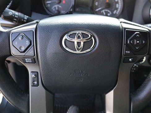 Used 2017 Toyota Tacoma TRD Off-Road w/ Tow Package AWD/4WD image 18