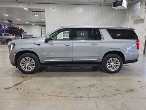 Used 2025 GMC Yukon XL Denali AWD/4WD image 5