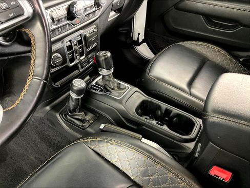 Used 2021 Jeep Wrangler Unlimited Sahara AWD/4WD image 18