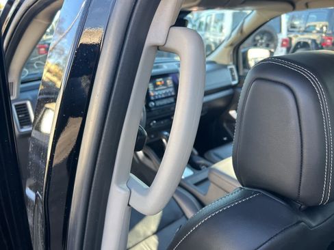 Used 2024 Nissan Frontier SL image 29