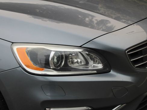 Used 2017 Volvo S60 T5 Inscription Platinum AWD/4WD image 36