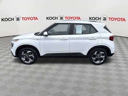 Used 2025 Hyundai Venue SEL image 38