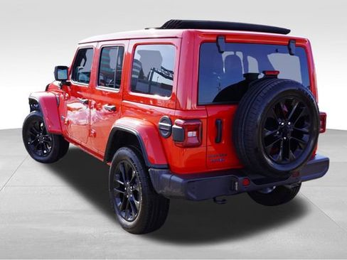 Certified 2025 Jeep Wrangler Unlimited Sahara w/ Safety Group AWD/4WD image 8