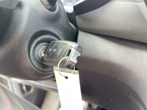 Used 2023 Hyundai Santa Fe SE image 16