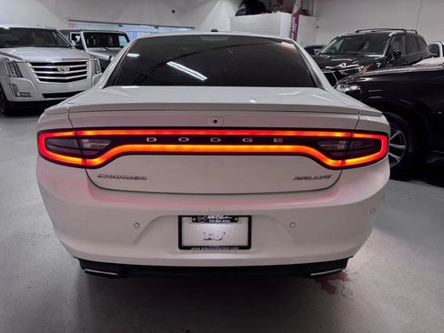 Used 2017 Dodge Charger SXT w/ Rallye Appearance Group RWD image 4