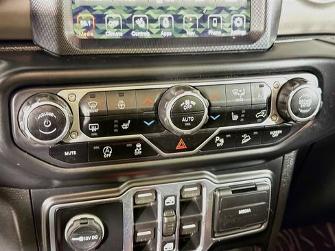 Used 2020 Jeep Wrangler Unlimited Rubicon AWD/4WD image 16