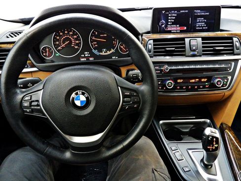 Used 2015 BMW 328i xDrive Sedan AWD/4WD image 16