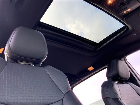 Used 2023 Toyota Sienna XSE w/ XSE Plus Package FWD image 14