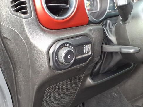 Used 2023 Jeep Wrangler Unlimited Rubicon AWD/4WD image 18