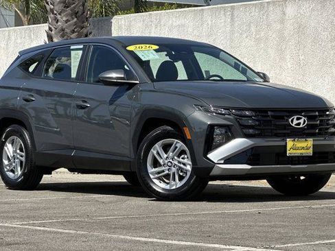 Certified 2026 Hyundai Tucson SE FWD image 2