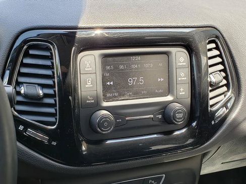 Used 2018 Jeep Compass Latitude AWD/4WD image 22