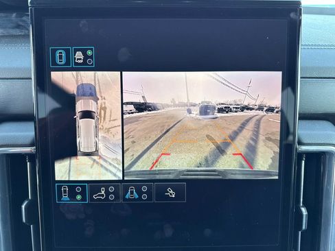 Used 2025 GMC Yukon Denali AWD/4WD image 18
