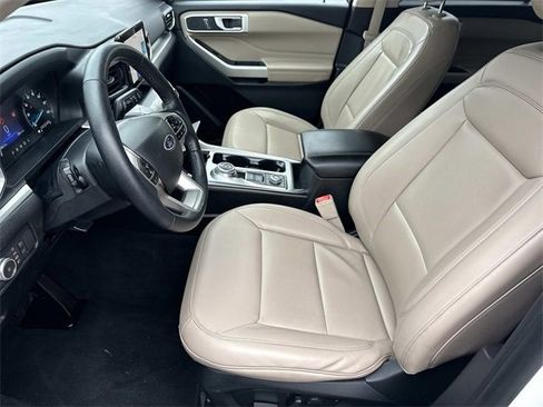 Used 2022 Ford Explorer XLT w/ Equipment Group 202A image 18