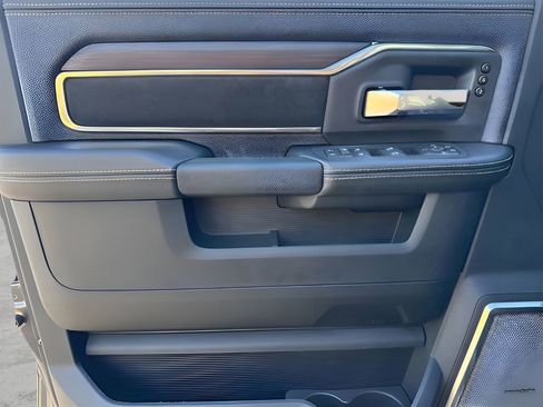 New 2026 RAM 2500 Laramie AWD/4WD image 22