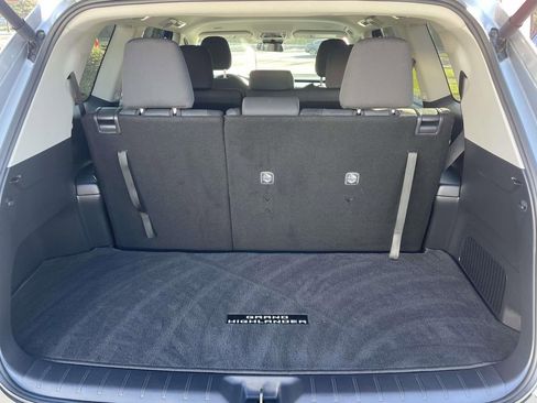 Used 2025 Toyota Grand Highlander FWD image 9