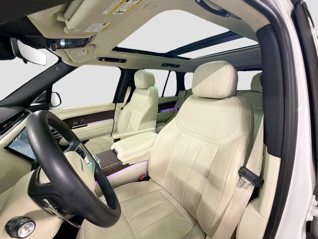 Used 2024 Land Rover Range Rover SE AWD/4WD image 5