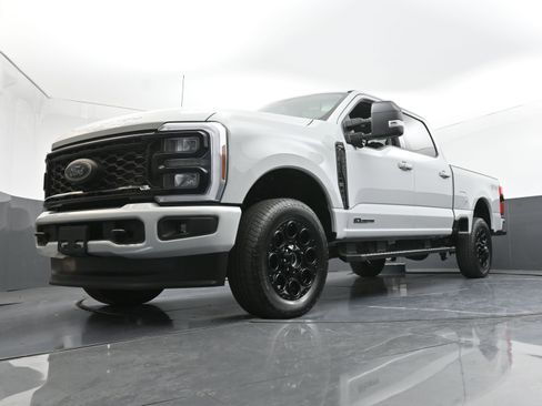 Used 2025 Ford F250 Lariat w/ Black Appearance Package image 24