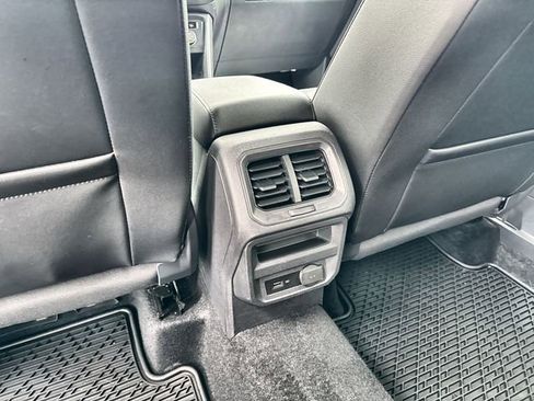 Used 2019 Volkswagen Tiguan SE AWD/4WD image 13