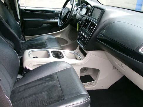 Used 2017 Dodge Grand Caravan SXT FWD image 9