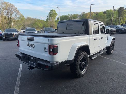 Used 2025 Jeep Gladiator Sport image 3