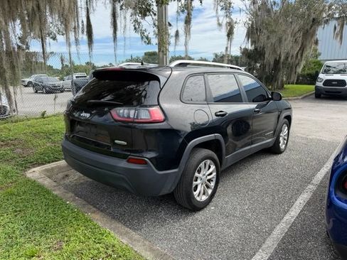 Used 2020 Jeep Cherokee Latitude FWD image 3