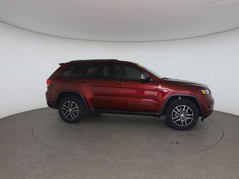 Used 2017 Jeep Grand Cherokee Trailhawk w/ Trailhawk Luxury Group AWD/4WD image 24