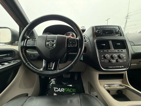 Used 2016 Dodge Grand Caravan SXT image 32