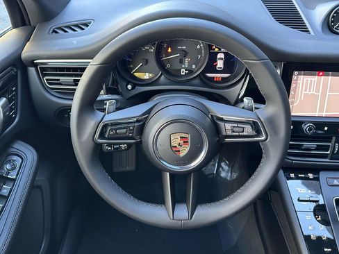 Used 2026 Porsche Macan AWD/4WD image 15