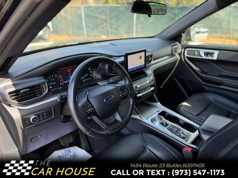 Used 2020 Ford Explorer XLT w/ Equipment Group 202A AWD/4WD image 16