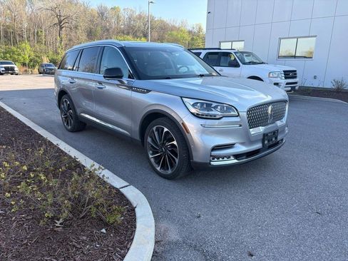 Used 2020 Lincoln Aviator Reserve w/ Equipment Group 202A image 4