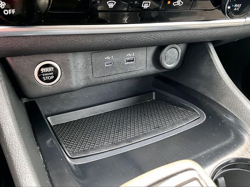 Used 2023 Nissan Rogue S AWD/4WD image 29
