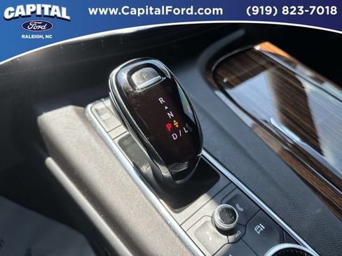 Used 2023 Cadillac Escalade Premium Luxury AWD/4WD image 31