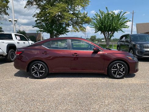 Used 2025 Nissan Sentra SV FWD image 2