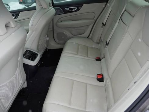 Used 2019 Volvo S60 T6 Inscription image 18