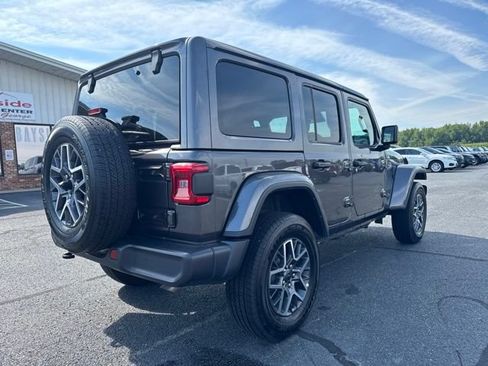 Used 2025 Jeep Wrangler Unlimited Sahara AWD/4WD image 6
