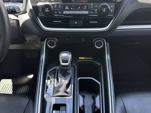 Used 2025 Toyota Grand Highlander AWD Hybrid image 36