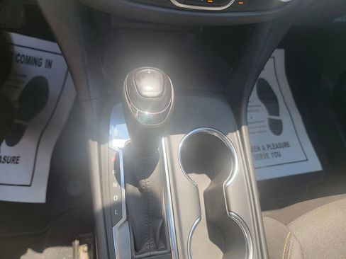 Used 2020 Chevrolet Equinox LT FWD image 18