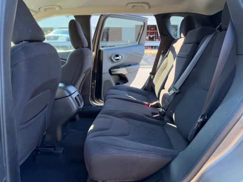 Used 2019 Jeep Cherokee Latitude w/ Popular Appearance Group image 14