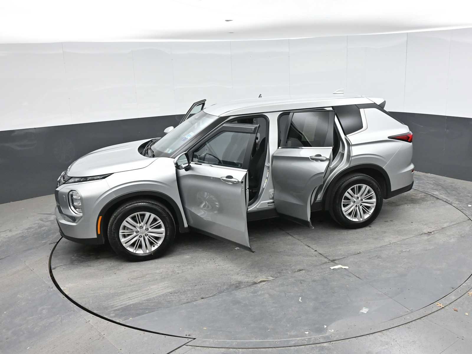 Used 2024 Mitsubishi Outlander ES AWD/4WD image 51