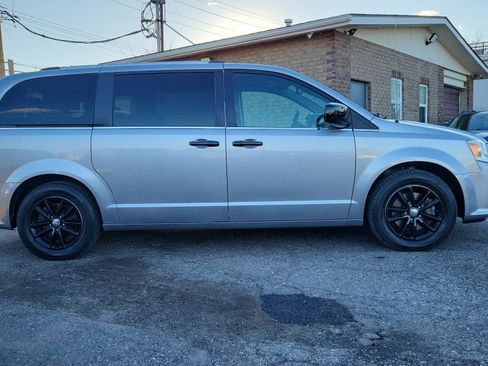 Used 2019 Dodge Grand Caravan SXT image 7