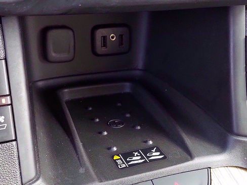 Used 2017 GMC Acadia Denali w/ Technology Package image 25