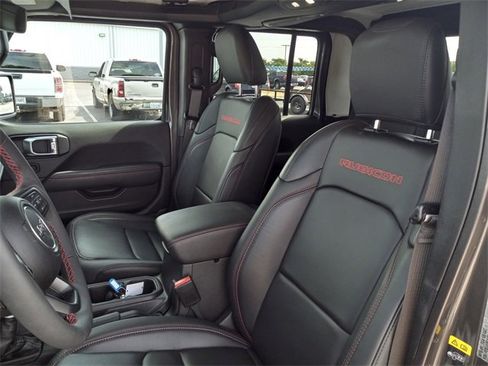 Used 2024 Jeep Gladiator Rubicon w/ Technology Group image 12